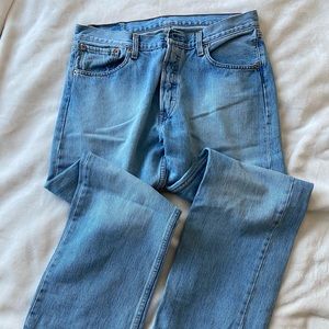 Levi’s light wash jeans W 34 L 32